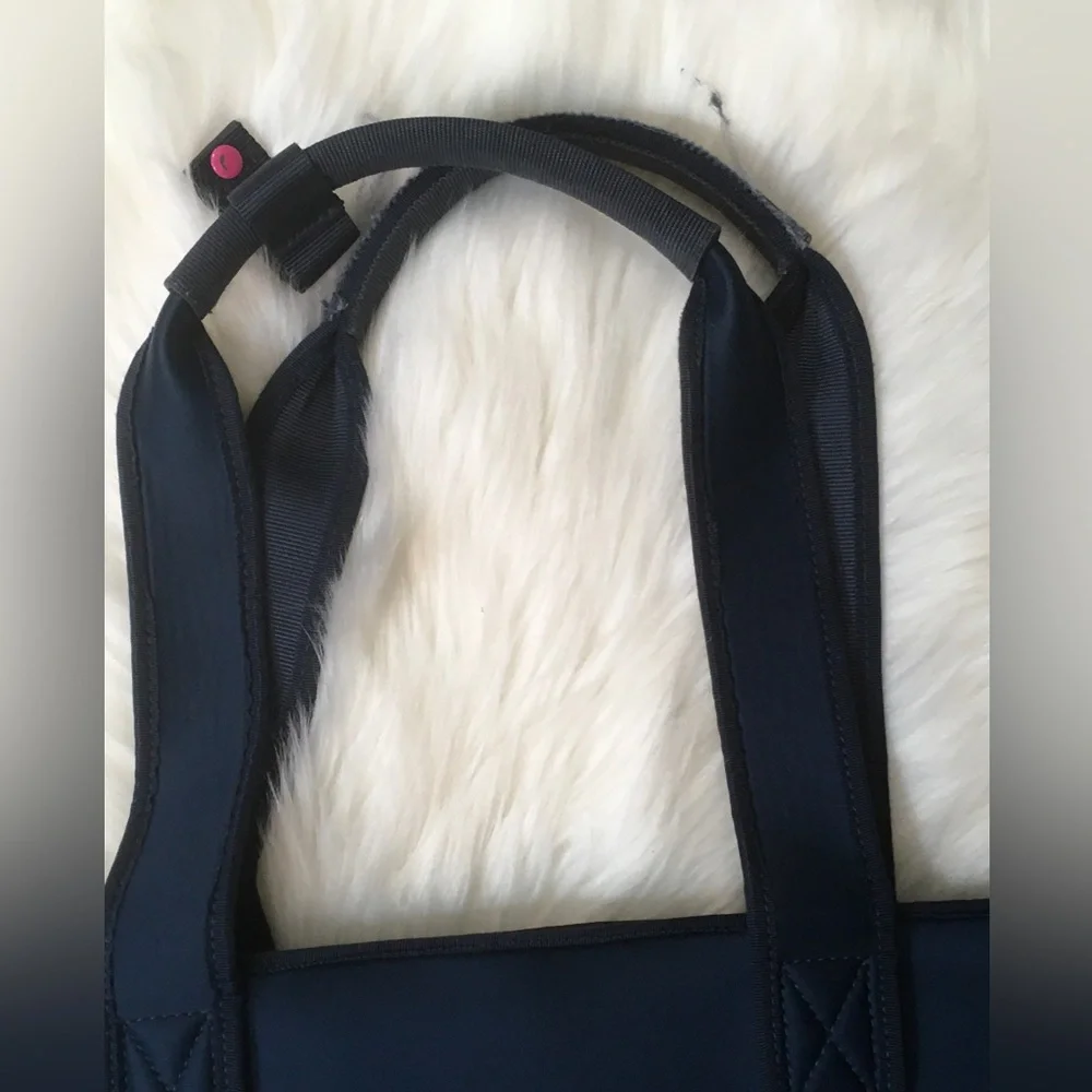 Juicy Couture Navy Blue Tote - Picture 4 of 11